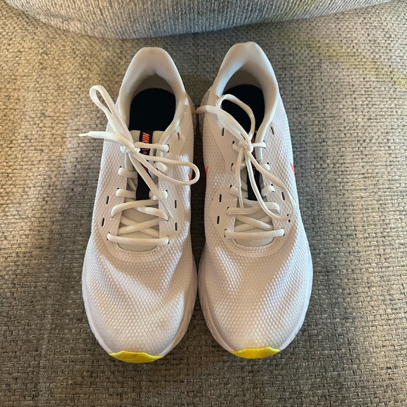 Nike Revolution 5 Running Shoes - Picture 3 of 5